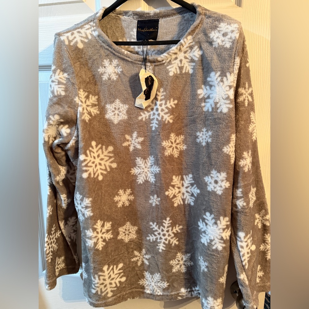 Fleecy Snowflake Pullover Pajama Top - Gray